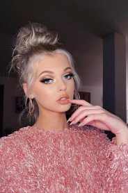 Фотография номер 4 - Виолетта, 20 лет