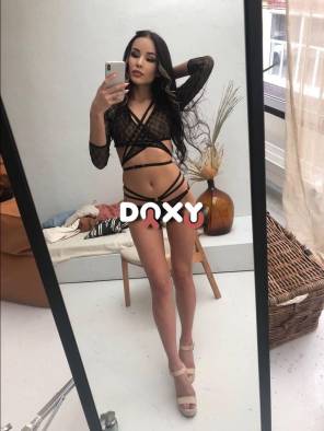 Фотография номер 5 - Риана, 25 лет